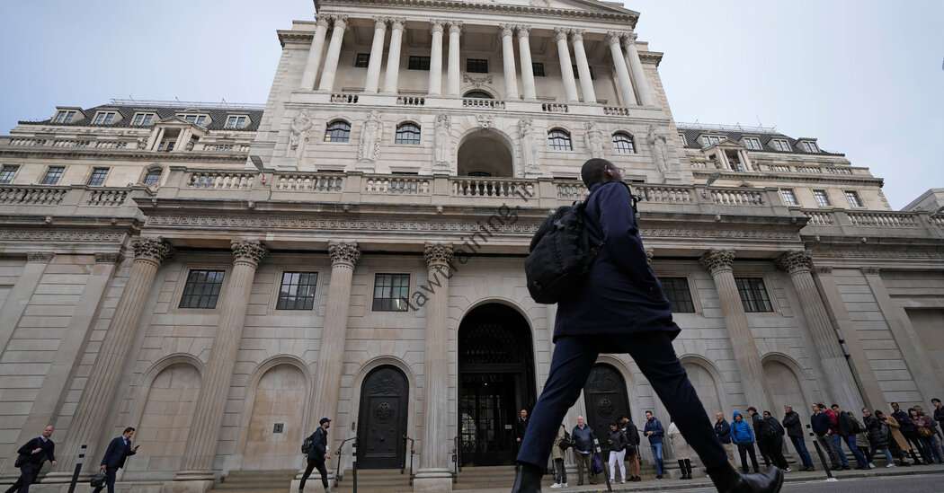 پوند انگلیس تحت نظارت برابری قرار دارد