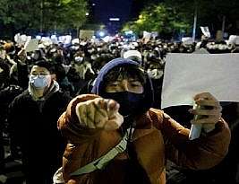 روزنامه‌نگار بی‌بی‌سی که اعتراضات در چین را پوشش می‌دهد، توسط مقامات در بازداشت مورد ضرب و شتم و لگد قرار گرفت |  اخبار جهان