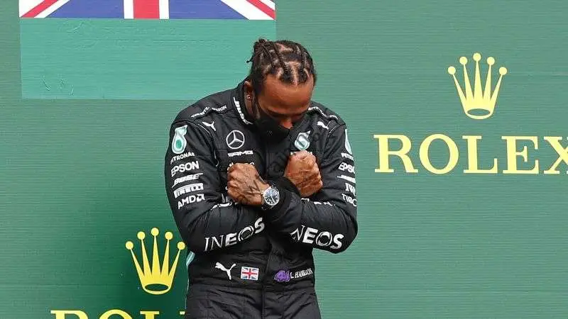 ادای احترام لوئیس همیلتون به چادویک بوزمن پس از قهرمانی در فرمول یک بلژیک